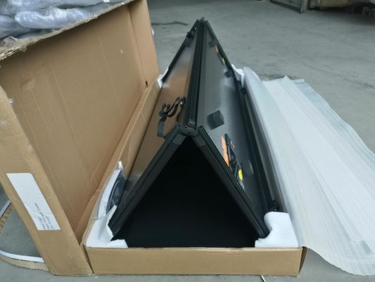 4X4 σκληρή κάλυψη κρεβατιών Trifold Tonneau εξαρτημάτων αυτοκινήτων για τη Nissan Navara NP300
