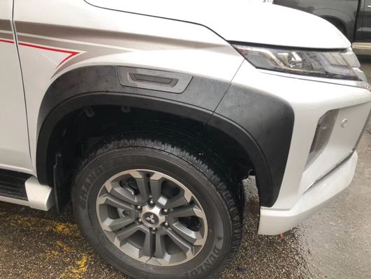 Mitsubishi Triton 2019 φλόγες κιγκλιδωμάτων φορτηγών