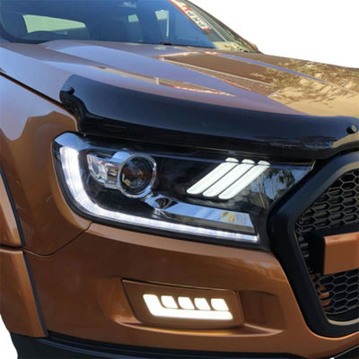 Φως ουρών προβολέων δασοφυλάκων T7 2015+ της Ford με τον προβολέα στροφής ταινιών