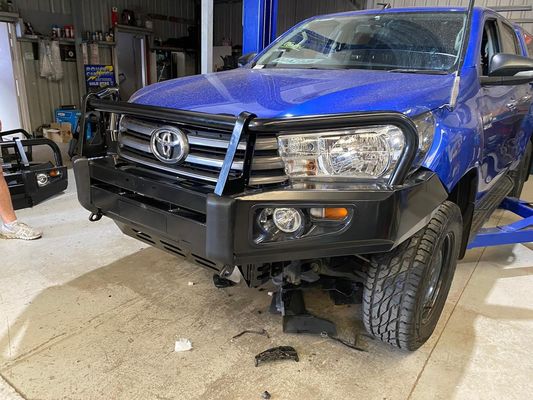 Παλτό σκονών φραγμών του Bull φορτηγών Revo 2015 της Toyota Hilux 2015 που γυαλίζεται