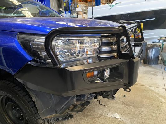 Παλτό σκονών φραγμών του Bull φορτηγών Revo 2015 της Toyota Hilux 2015 που γυαλίζεται